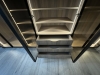 Dressing în mansardă din PAL melaminat, cu ramă de aluminiu neagră și LED