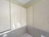 Bucătărie din MDF vopsit lucios cu blat din quartz – 5250 mm, feronerie Blum