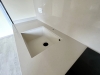 Bucătărie din MDF vopsit lucios cu blat din quartz – 5250 mm, feronerie Blum