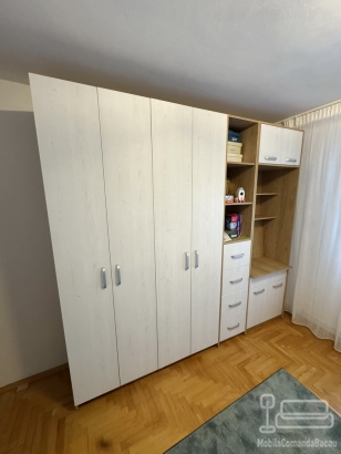 Dormitor cu pat rabatabil și canapea, realizat pe comandă în Bacău
