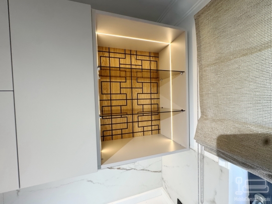 Bucătărie pe colț din MDF vopsit în câmp electrostatic, cu blat din Quartz