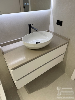 Corp de baie cu fronturi din MDF vopsit și glisiere Blum Antaro – Bacău