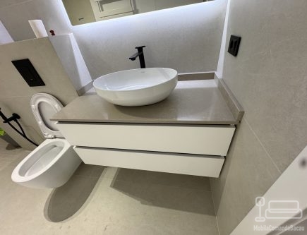 Corp de baie cu fronturi din MDF vopsit și glisiere Blum Antaro – Bacău