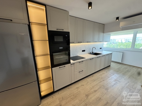 Mobilier bucătărie din MDF vopsit cu feronerie Blum și iluminat Häfele – Bacău