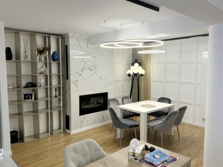 Mobilier de dining din MDF vopsit, cu bandă LED Hafele