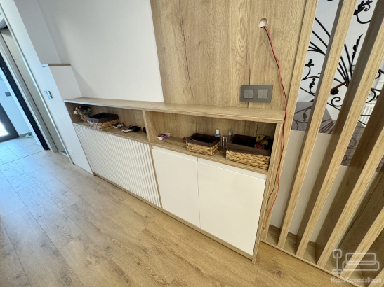 Mobilier hol la comandă – MDF vopsit cu riflaje