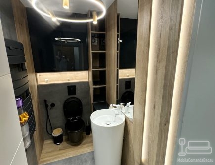 Mobilier de baie din MDF vopsit lucios, cu iluminare LED Hafele și feronerie Blum