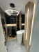 Mobilier de baie din MDF vopsit lucios, cu iluminare LED Hafele și feronerie Blum