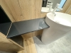 Mobilier de baie din MDF vopsit lucios, cu iluminare LED Hafele și feronerie Blum