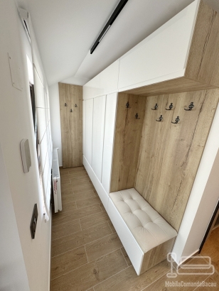 Mobilier hol la comandă – PAL + fronturi MDF vopsit, Bacău