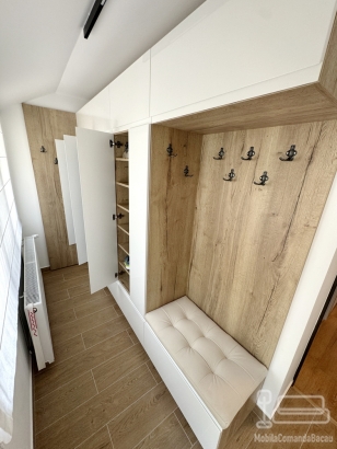 Mobilier hol la comandă – PAL + fronturi MDF vopsit, Bacău