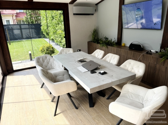 Mobilier pentru terasă din PAL și MDF vopsit, cu jardiniere și corp pentru frigider