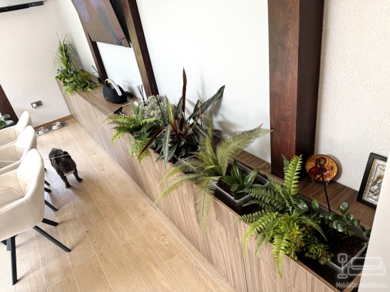 Mobilier pentru terasă din PAL și MDF vopsit, cu jardiniere și corp pentru frigider