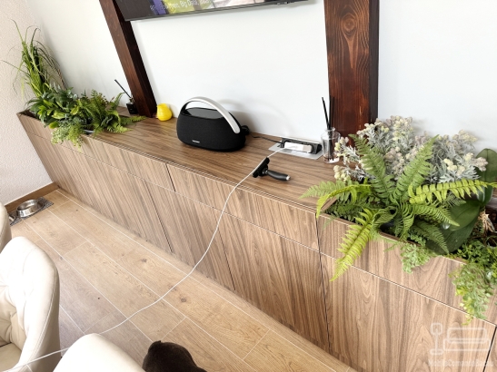 Mobilier pentru terasă din PAL și MDF vopsit, cu jardiniere și corp pentru frigider
