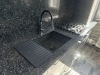 Mobilier bucătărie la comandă – MDF lucios Perfect Sense, blat granit, Bacău