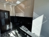 Mobilier bucătărie la comandă – MDF lucios Perfect Sense, blat granit, Bacău