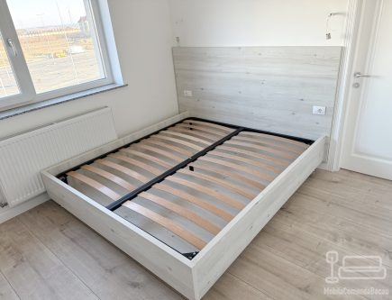 Mobilier dormitor cu pat 200×140 și somieră rabatabilă, plus dulap între pereți – Bacău
