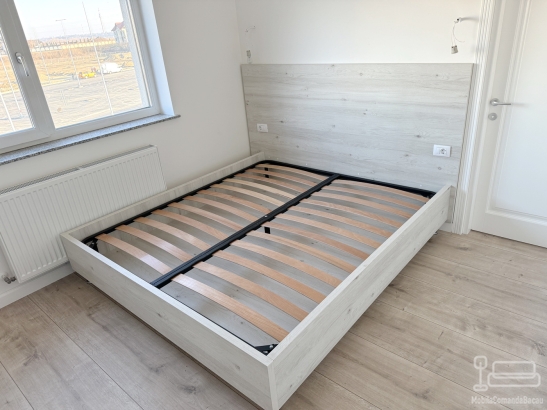 Mobilier dormitor cu pat 200×140 și somieră rabatabilă, plus dulap între pereți – Bacău