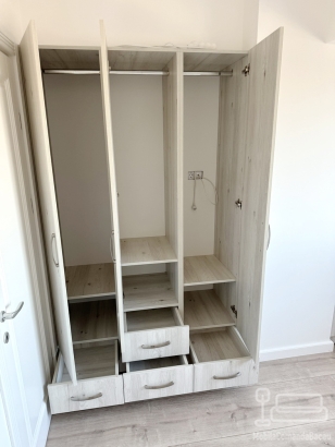 Mobilier dormitor cu pat 200×140 și somieră rabatabilă, plus dulap între pereți – Bacău