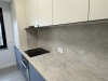 Bucătărie din MDF vopsit cu profile Gola, blat & contrablat – 4000 mm (Bacău)