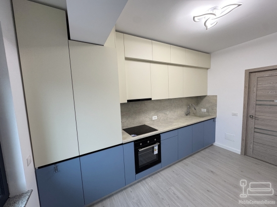 Bucătărie din MDF vopsit cu profile Gola, blat & contrablat – 4000 mm (Bacău)