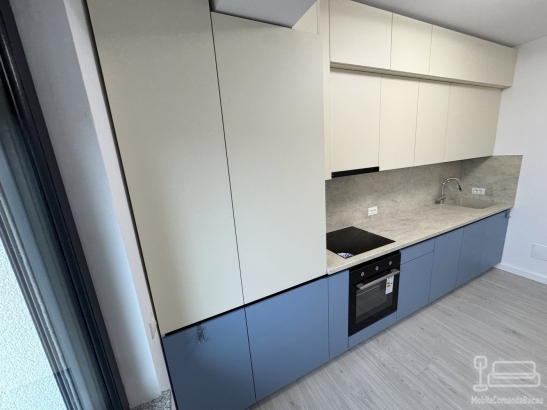 Bucătărie din MDF vopsit cu profile Gola, blat & contrablat – 4000 mm (Bacău)