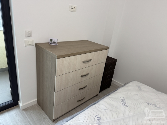 Mobilier dormitor la comandă – pat cu somieră rabatabilă, dulap și noptiere (Bacău)