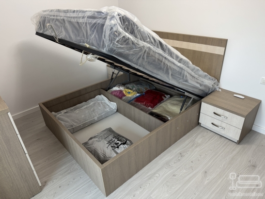 Mobilier dormitor la comandă – pat cu somieră rabatabilă, dulap și noptiere (Bacău)