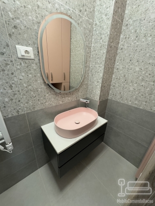 Mobilier baie din MDF vopsit cu blat din Quartz – set cu corp lavoar 700×450×500 mm și dulap înalt pentru mașina de spălat 850×650×2650 mm