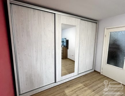 Dressing cu uși glisante – PAL, 3.300 × 600 × 2.450 mm, Bacău