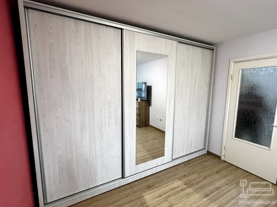 Dressing cu uși glisante – PAL, 3.300 × 600 × 2.450 mm, Bacău