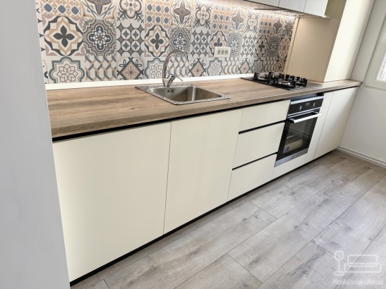 Mobilier bucătărie la comandă – MDF vopsit, 3.300 mm, Bacău