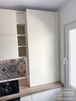Mobilier bucătărie la comandă – MDF vopsit, 3.300 mm, Bacău
