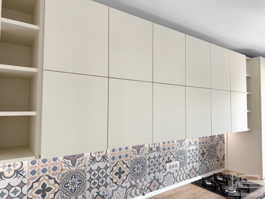 Mobilier bucătărie la comandă – MDF vopsit, 3.300 mm, Bacău