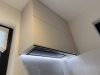 Bucătărie din MDF vopsit cu blat din quartz – profil Gola, chiuvetă sub blat (Bacău)