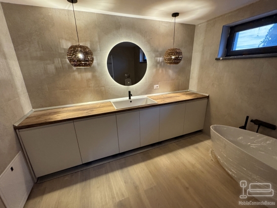 Mobilier baie la comandă – 3.250 mm, Traian (Bacău)