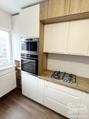Bucătărie din MDF vopsit cu frezare mâner – 3.800 mm, feronerie Blum
