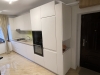 Bucătărie din MDF vopsit cu frezare mâner – 4,3 m lungime, feronerie Blum, Bacău