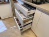 Bucătărie din MDF vopsit cu frezare mâner – 4,3 m lungime, feronerie Blum, Bacău