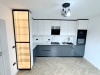 Mobilier bucătărie la comandă – MDF lucios Perfect Sense, vitrină cu ramă neagră, Bacău