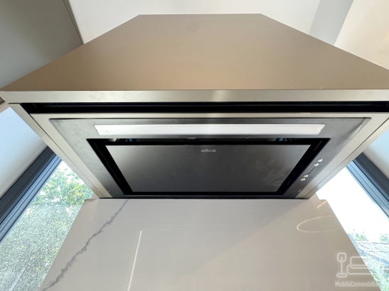 Mobilier bucătărie la comandă – MDF, blat și contrablat quartz, Bacău
