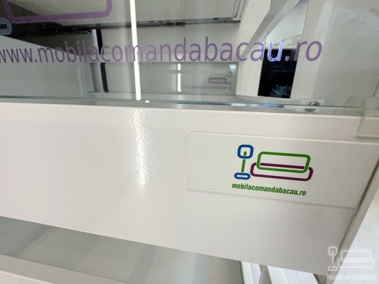 Mobilier bucătărie la comandă – MDF, blat și contrablat quartz, Bacău