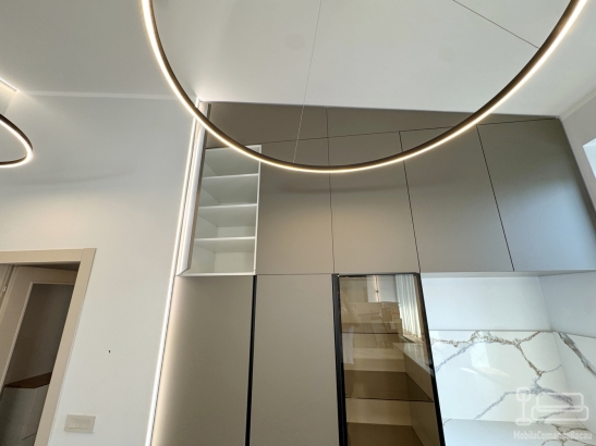 Mobilier bucătărie la comandă – MDF, blat și contrablat quartz, Bacău