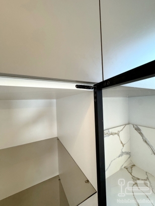 Mobilier bucătărie la comandă – MDF, blat și contrablat quartz, Bacău