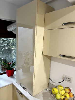 Mobilier bucătărie la comandă – MDF vopsit lucios, Bacău