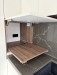 Bucătărie mdf vopsit & furniruit pe colț, 6900 mm – blat/contrablat din quartz, mânere gola negre, cămară integrată