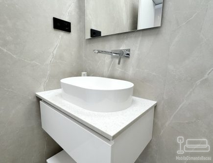 Mobilier baie MDF lucios cu blat din quartz – 800 mm