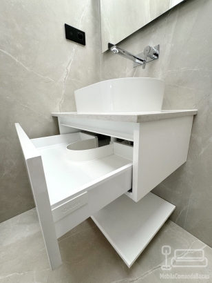Mobilier baie MDF lucios cu blat din quartz – 800 mm