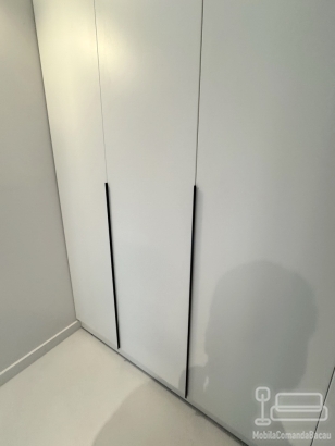 Mobilier hol din mdf furniruit – feronerie blum cu amortizare, Bacău