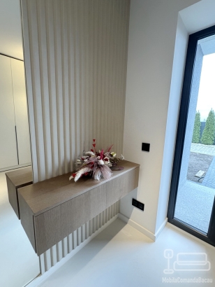 Mobilier hol din mdf furniruit – feronerie blum cu amortizare, Bacău